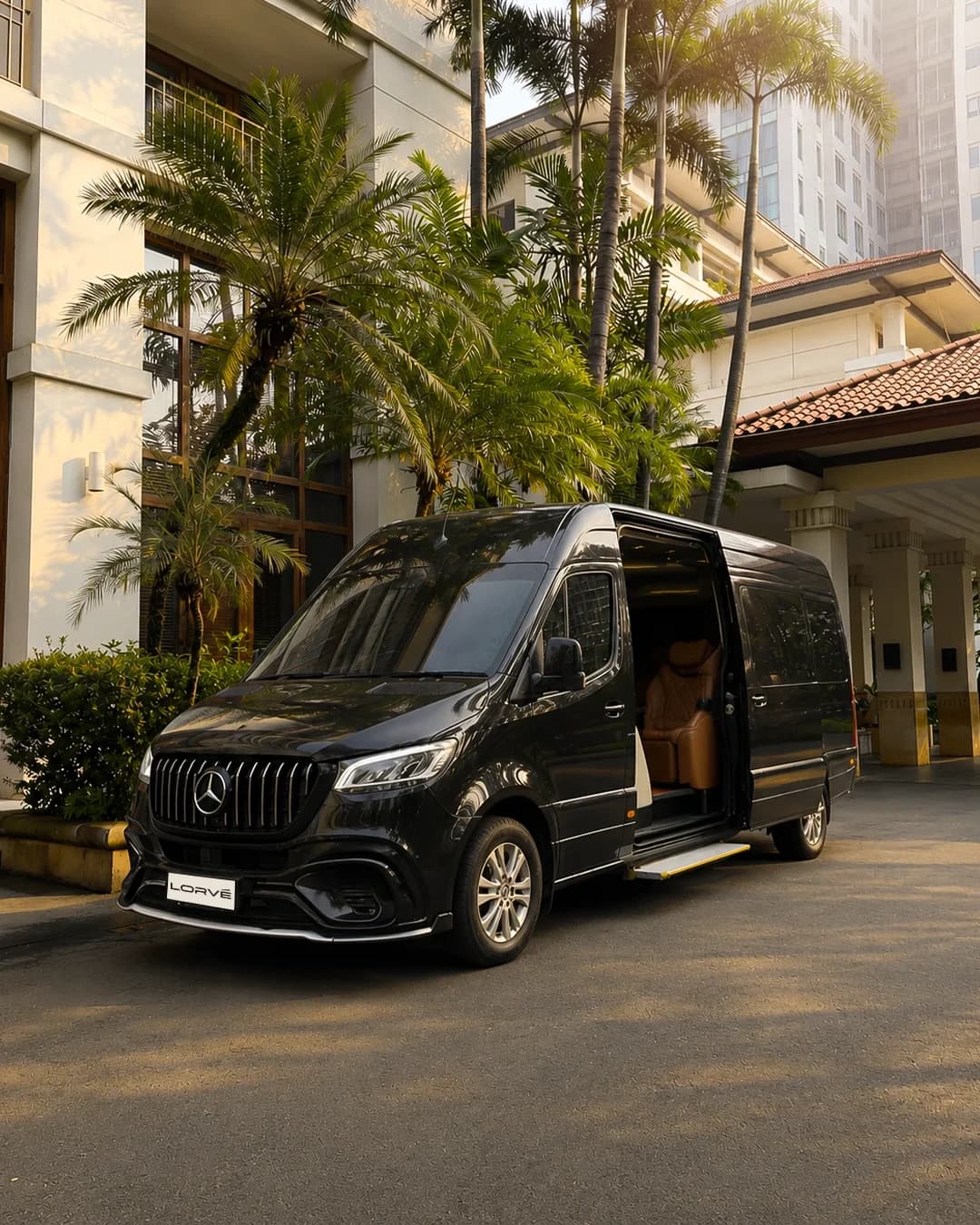 Sprinter Van tampak menyamping penuh
